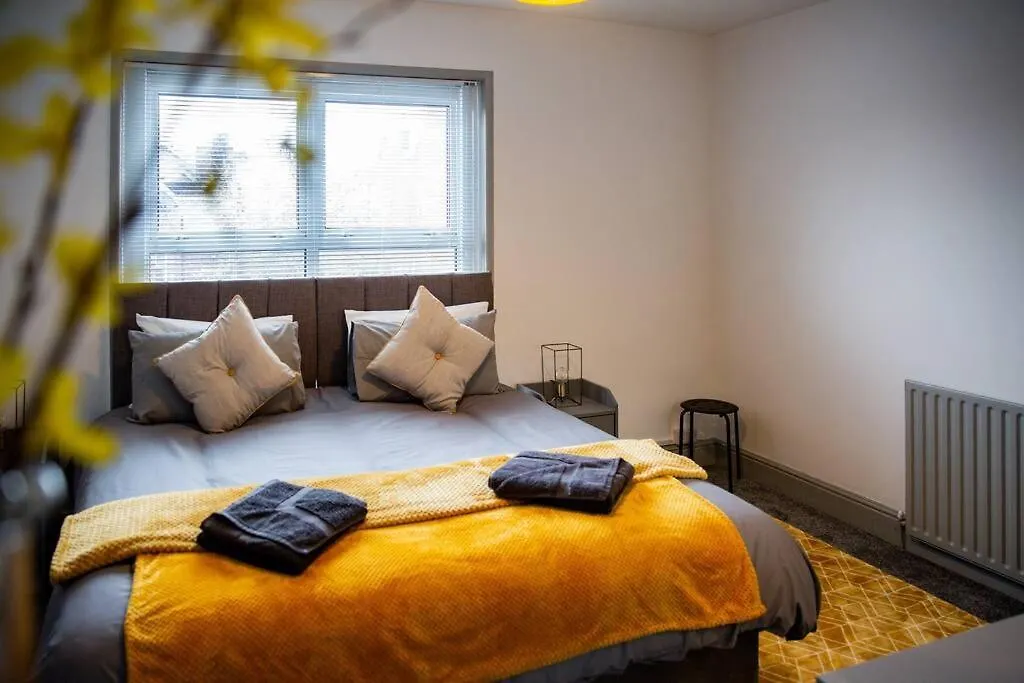 Guest Road - Stylish 3 Bedroom House Nether Edge