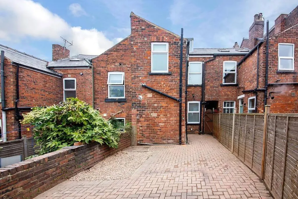 Daire Guest Road - Stylish 3 Bedroom House Nether Edge