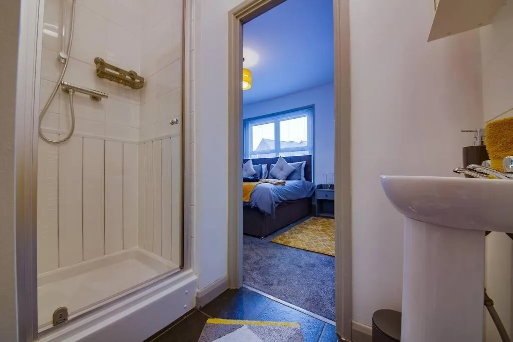 Guest Road - Stylish 3 Bedroom House Nether Edge 0*,