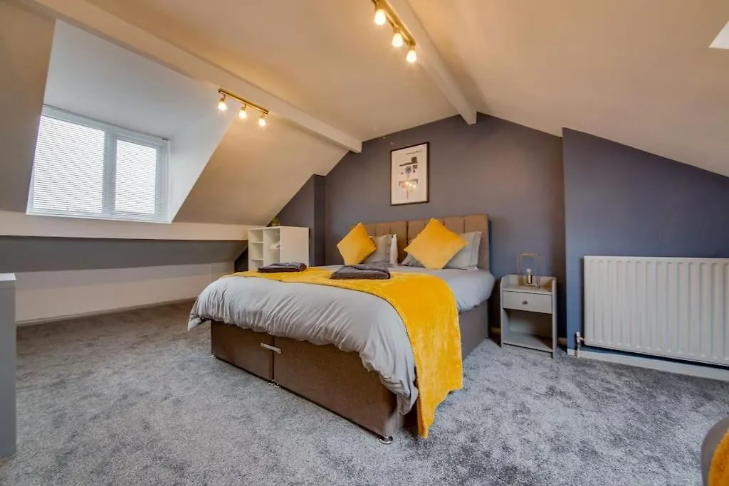 Guest Road - Stylish 3 Bedroom House Nether Edge Birleşik Krallık