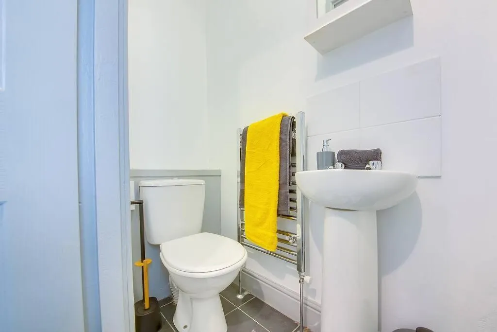 Guest Road - Stylish 3 Bedroom House Nether Edge Birleşik Krallık