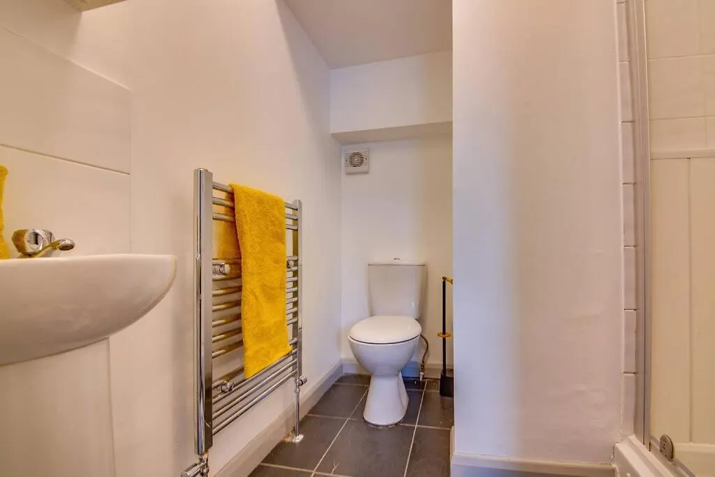 Guest Road - Stylish 3 Bedroom House Nether Edge