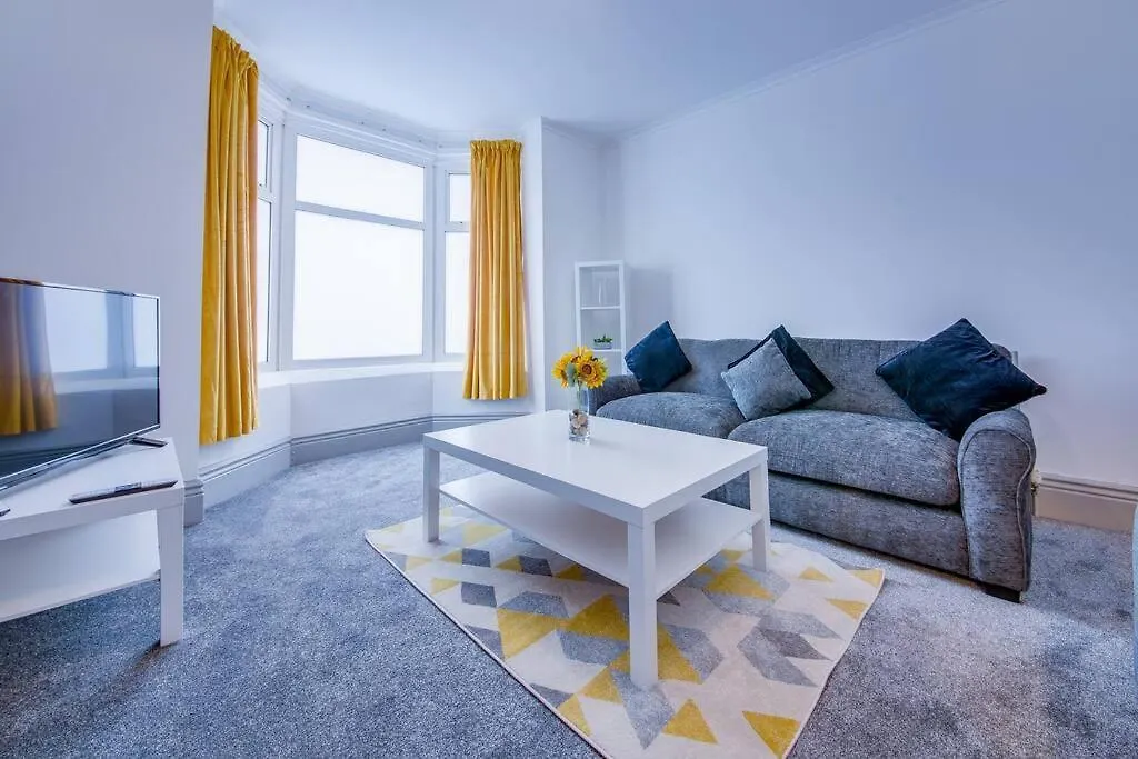 Guest Road - Stylish 3 Bedroom House Nether Edge