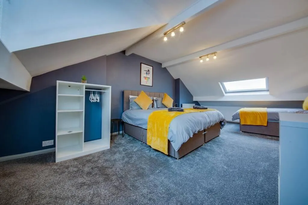 Guest Road - Stylish 3 Bedroom House Nether Edge 0*,