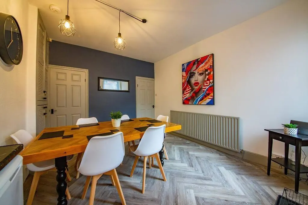 Guest Road - Stylish 3 Bedroom House Nether Edge Daire